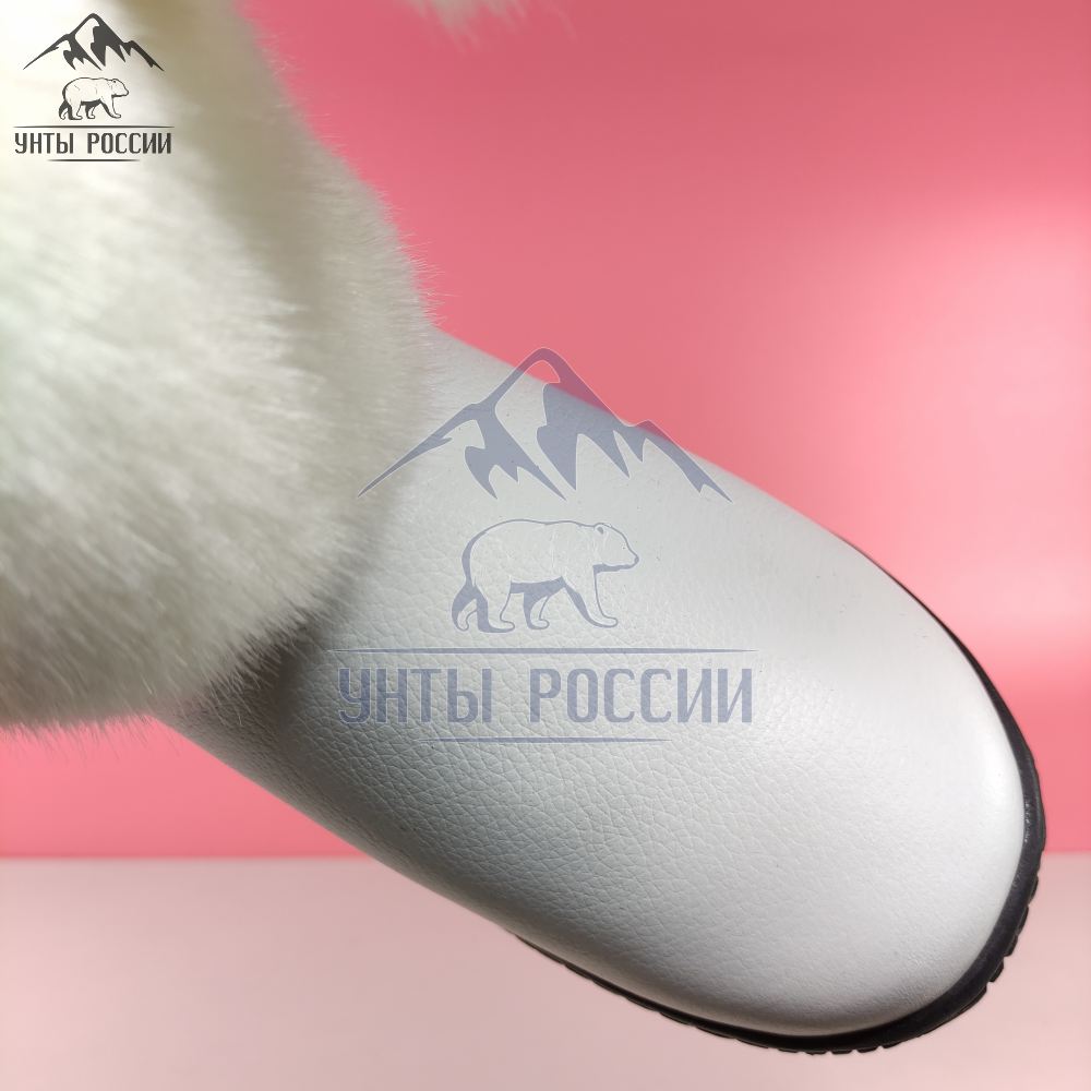 Унты женские натуральные белые кожаные с бубенчиками, литая черная подошва